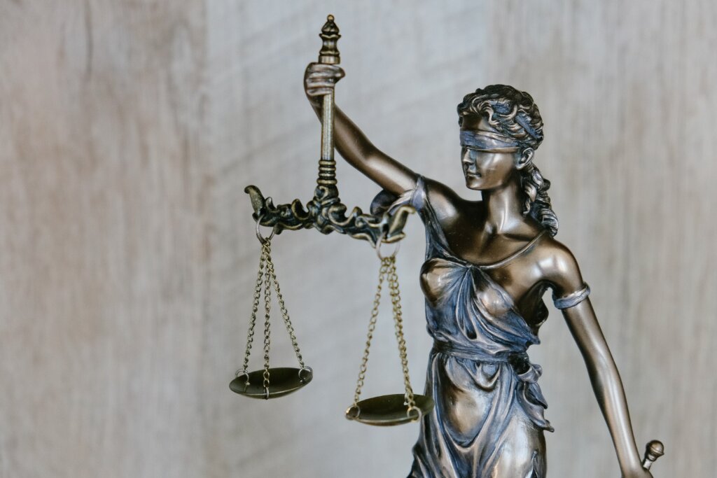 وکیل پایه یک دادگستری (7)