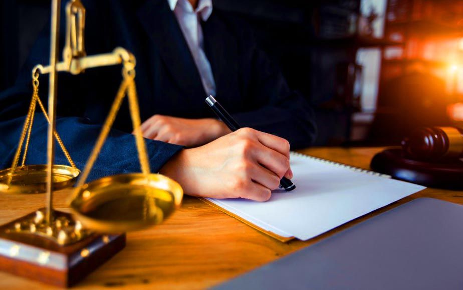 وکیل برای مشاوره (4)